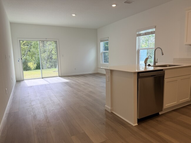 Photo - 543 Holly Lks Dr Townhome