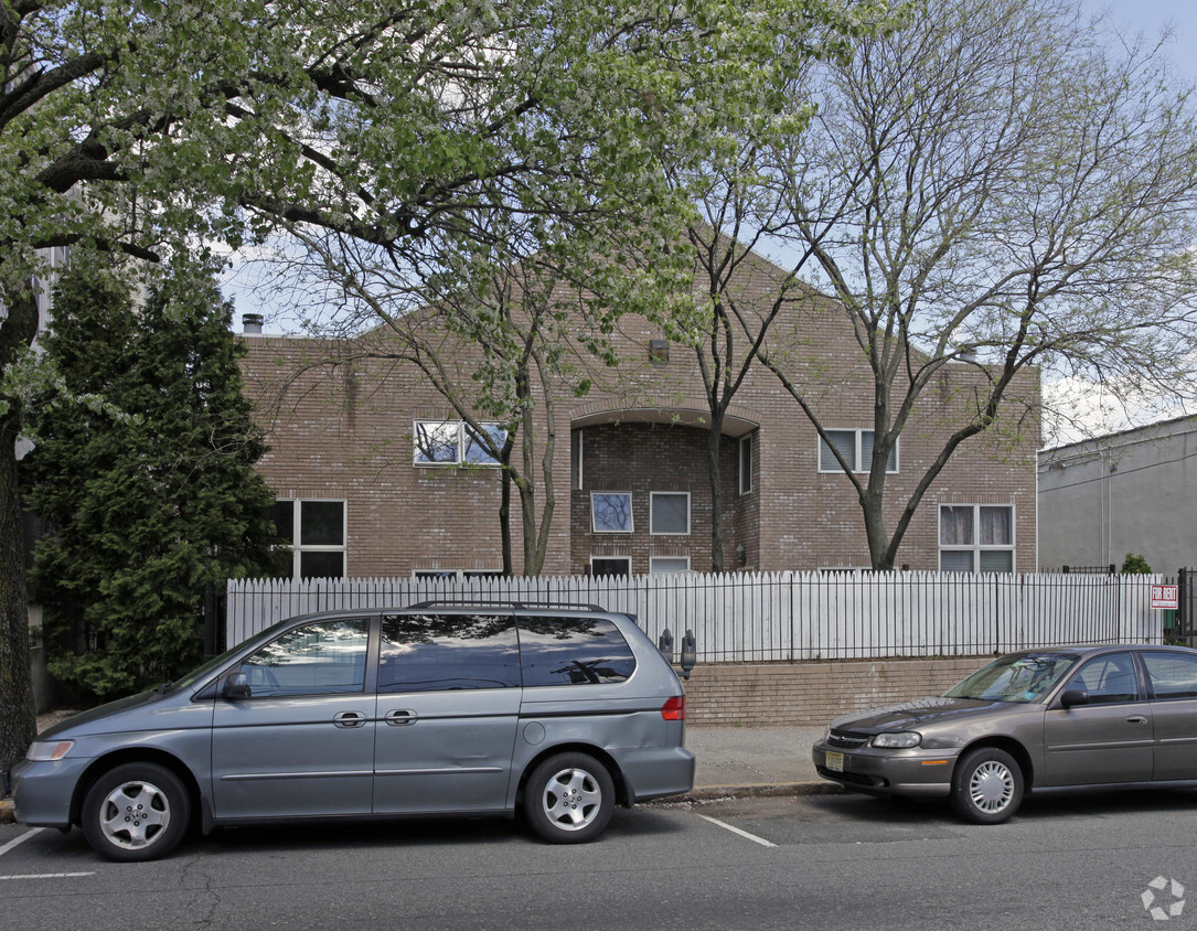 Primary Photo - Arbor Gate Apartments