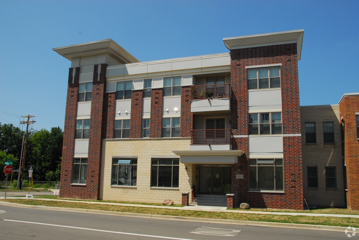 Primary Photo - Atwood Courtyard