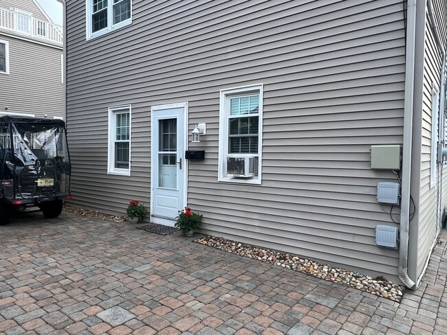 Building Photo - 42 Sylvania Ave