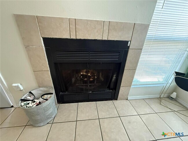 Building Photo - 907 Haynes Dr