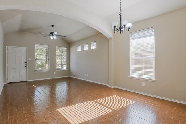 Foto del edificio - Available Now! Nice 3 Bedroom Townhouse lo...