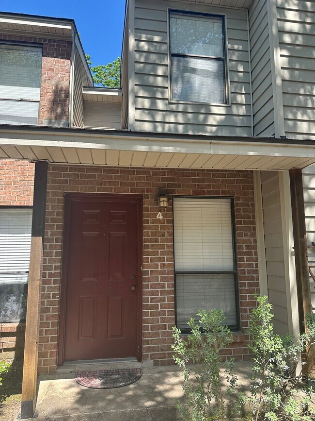 Building Photo - College Station -2 bedroom/ 2.5 bath - 2 story condo -Complex has a Pool.