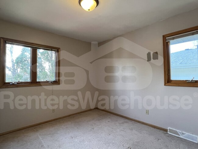Building Photo - 405 Monroe Pl