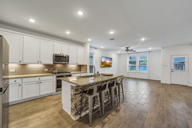 Foto del edificio - 31618 Donoso Dr