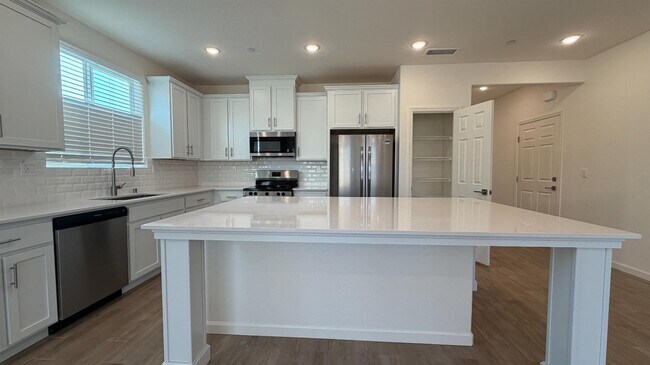 Foto del edificio - 2173 N Renn Ave