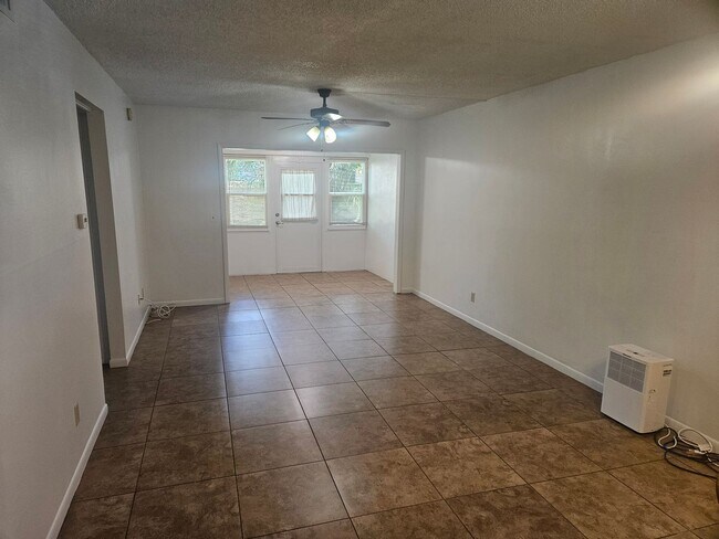 Building Photo - Charming 1-Bedroom 1-Bath Condo in 55+ Com...