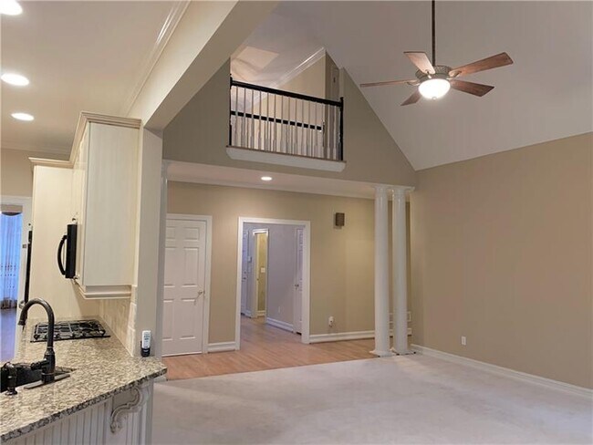 Building Photo - 398 Woodhaven NE