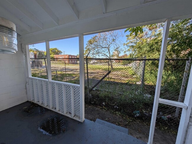 Building Photo - 902 Westcoat Pl