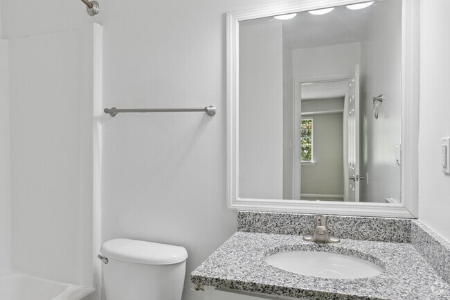 Sierra - 2 habitaciones, 2 baños - 970 pies cuadrados - Baño principal - Apex at Ashton Green