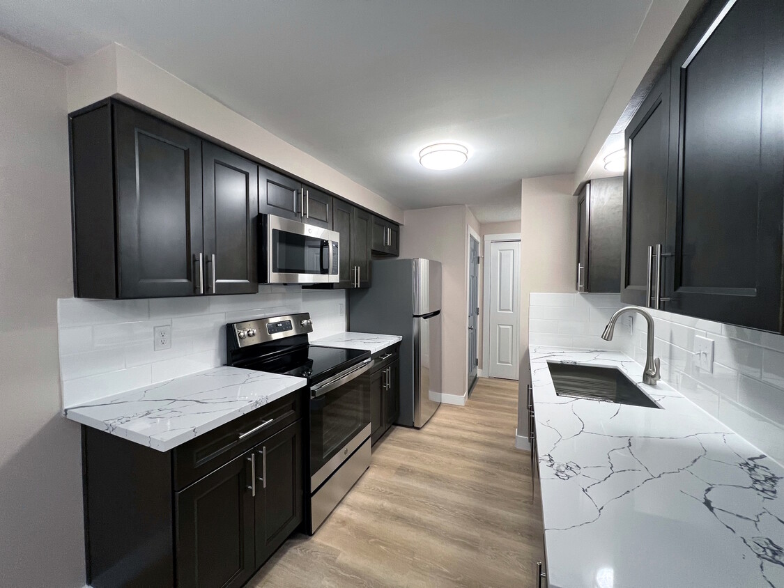 Foto principal - 708 Browning Ave S