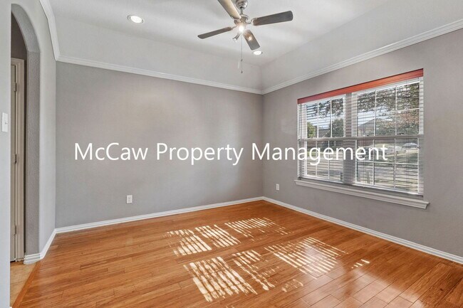 Foto del edificio - 604 Creekside Dr