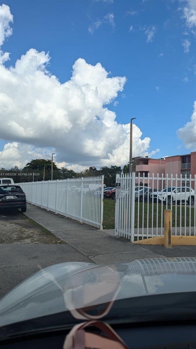 Foto del edificio - 19715 SW 114th Ave