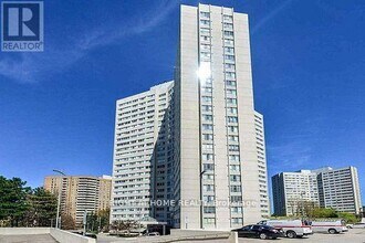 Building Photo - 3700 Kaneff Crescent