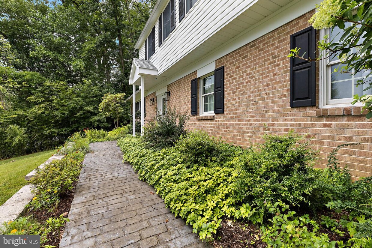 Foto principal - 324 Bodine Rd