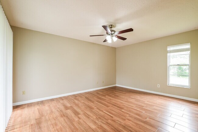 Building Photo - 2854 Camomile Dr