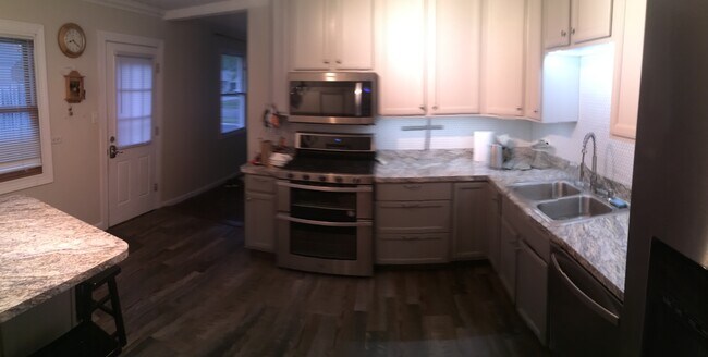 Foto del edificio - 3603 Bluebird Ln