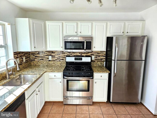 Building Photo - 19437 Rayfield Dr