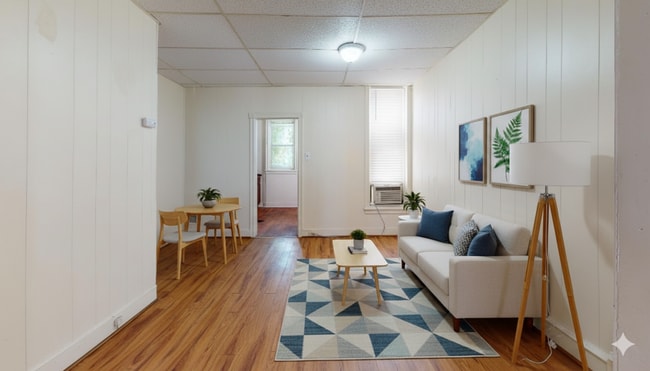 Building Photo - Well maintained  townhouse