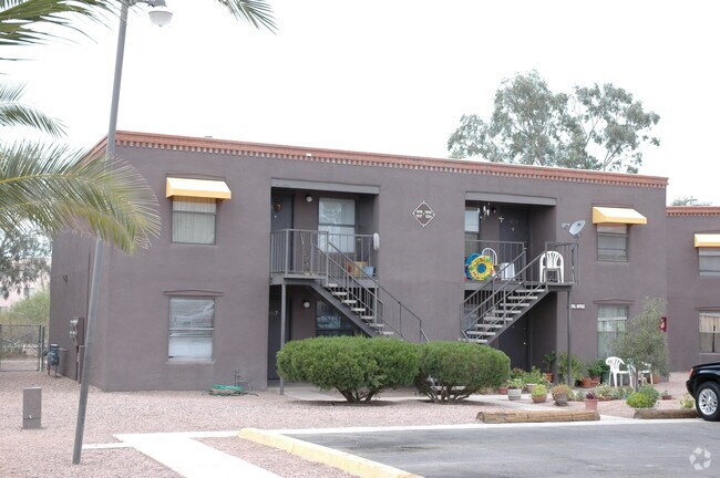 Building Photo - 1225-1231 E Milton Rd