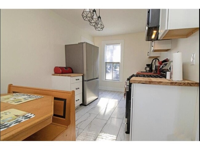 Building Photo - 1211 5th St NE