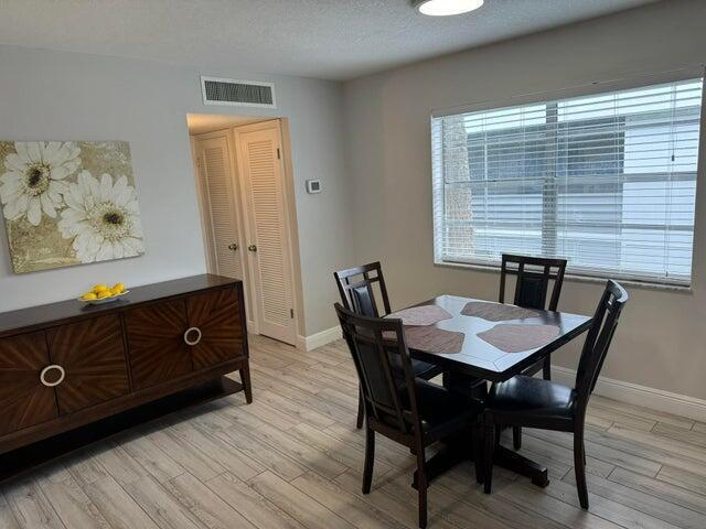 Foto del edificio - 127 Flanders Dr