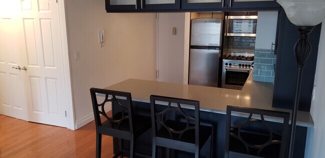 Breakfast bar. The stools come with rental - 333 E 34th St