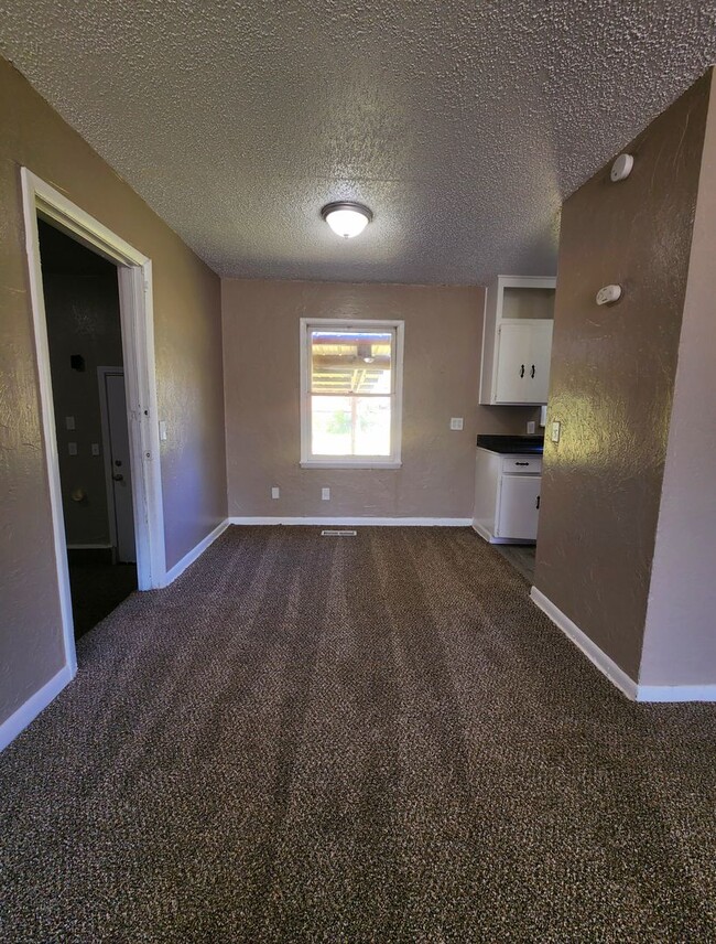 Building Photo - Welcome to your new 4-bedroom, 1.5-bathroo...