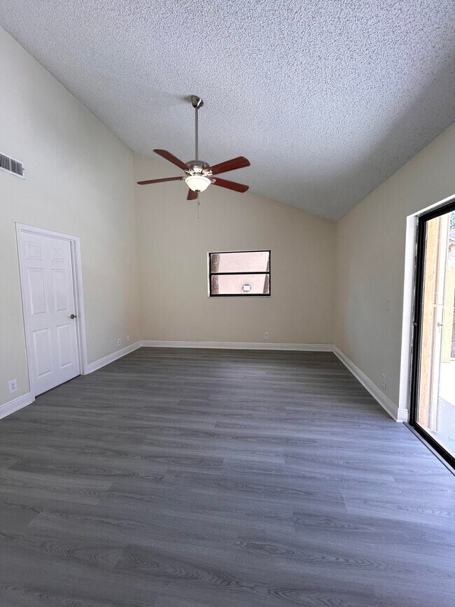 Building Photo - 1312 Periwinkle Pl