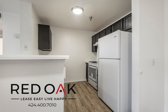 Building Photo - Absolutely Stunning Four Bedroom With Plus...