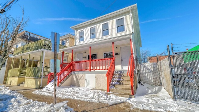 Building Photo - 2635 Arctic Ave