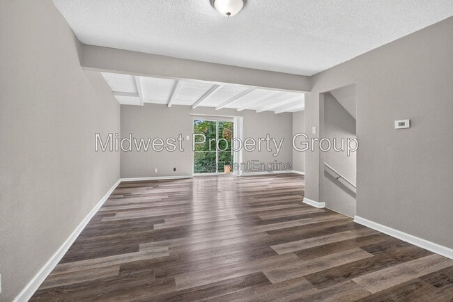 Building Photo - 10002 Kodiak Dr