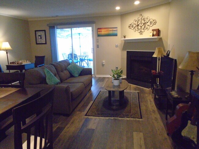 Building Photo - 5859 Shady Grove Cir