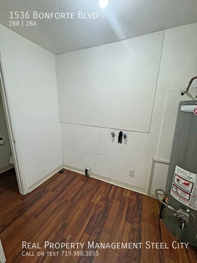 Building Photo - Charming 2-Bedroom Condo in Prime Pueblo L...