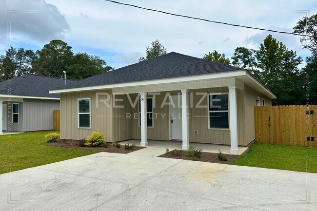 Foto del edificio - **OPEN HOUSE 08/17 1-3PM** 4 Bed/2 Bath Ho...