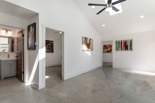 Foto del edificio - BEUATIFUL BRIGHT 2 + 1 SINGLE FAMILY HOME