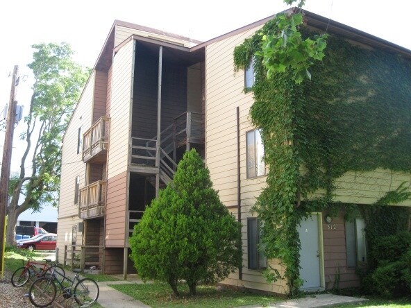 Primary Photo - 312 E White St