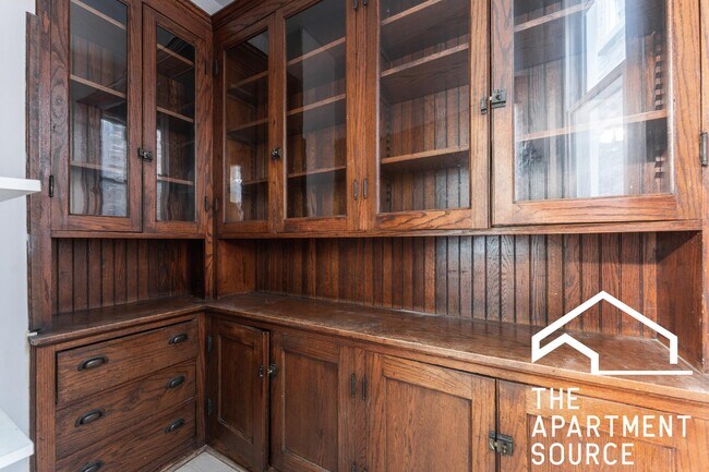 Building Photo - 1127 W George St