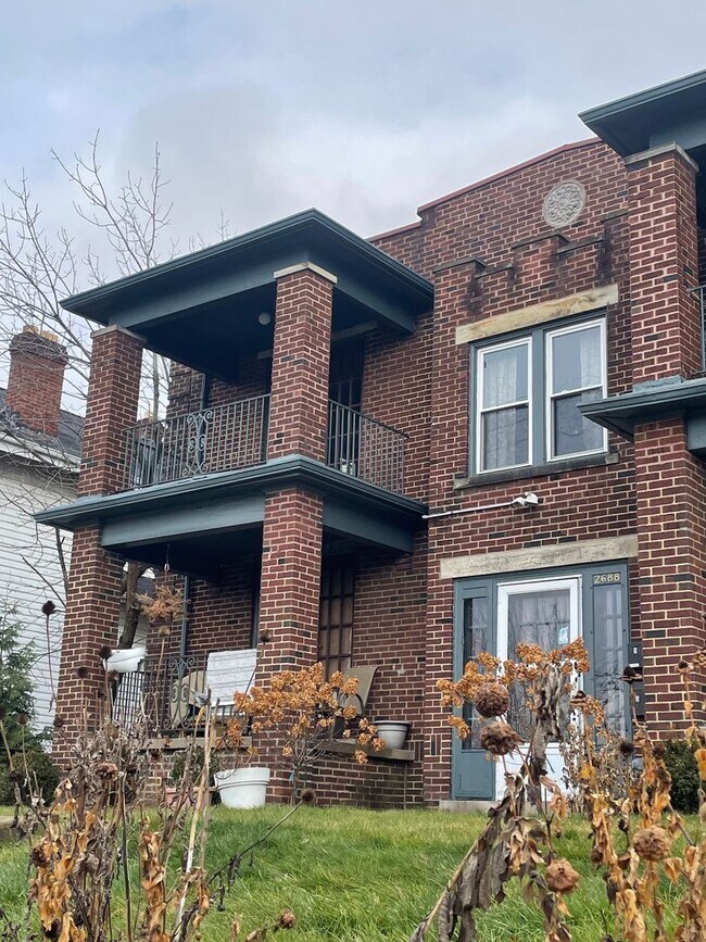 Building Photo - 2688 Calumet St