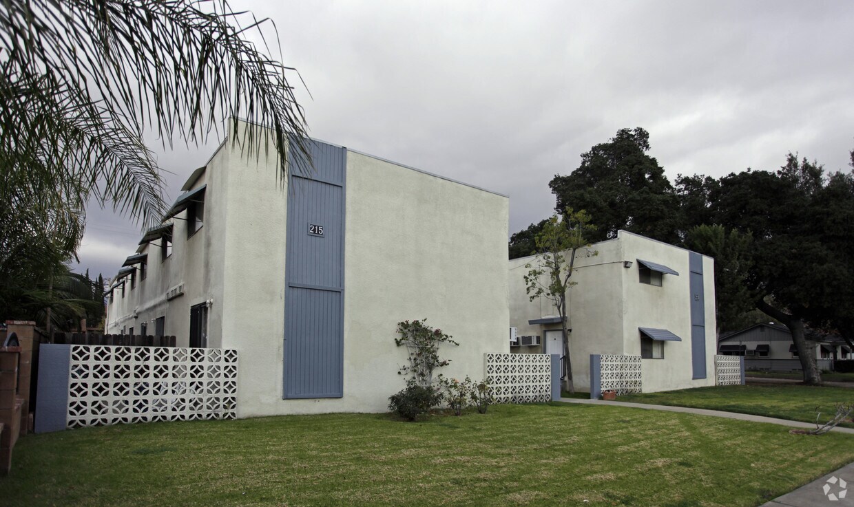 Primary Photo - 215 W 9th St