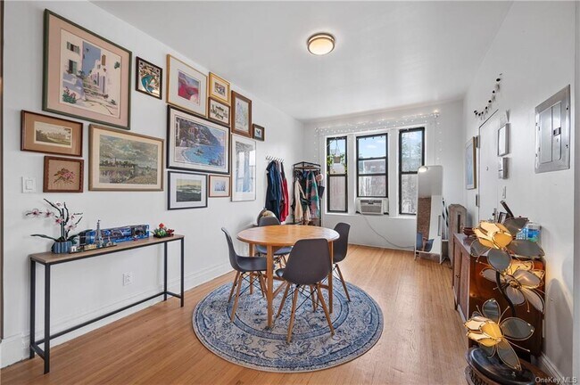 Foto del edificio - 368 Stratford Rd