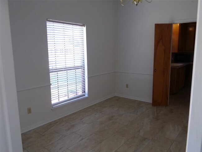 Building Photo - 231 Any Way Street