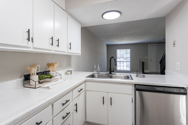 2BR, 1.5BA - 1,090SF - Kitchen - Southridge