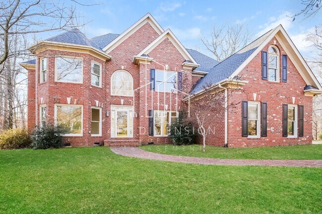 Foto del edificio - Stunning 4-Bedroom Home with Lake and Scen...
