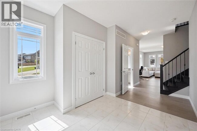 Building Photo - 18 Everton Dr