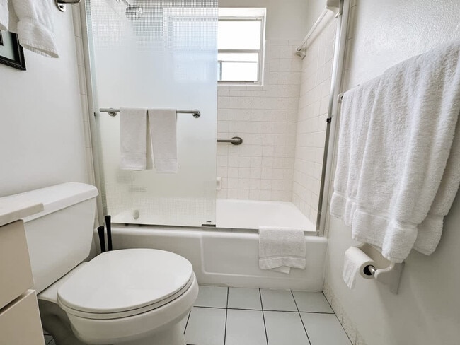 Building Photo - 3215 NE 7th St