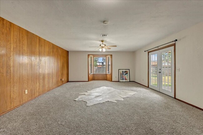 Foto del edificio - Huge Living Room with Fireplace!!!