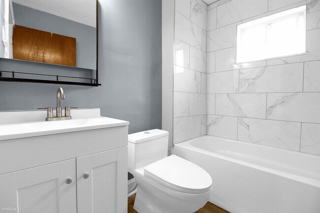 Building Photo - 3 br, 1 bath Duplex - 1318-1320 East 20th ...