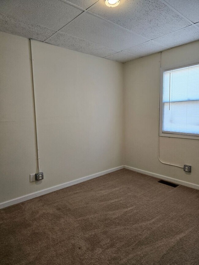 Foto del edificio - 2 Bedroom 1 Bath Unit in Triplex