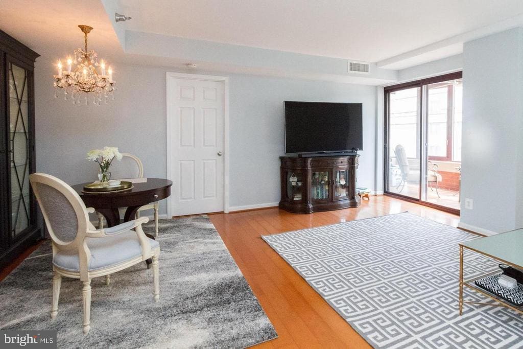 Foto principal - 2400 Clarendon Blvd